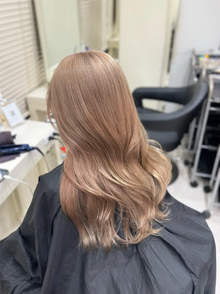 ミディアム カラー ヘアカラー 🤎モテ髪&透明感 ミルクティー🥣🤎のヘアスタイル