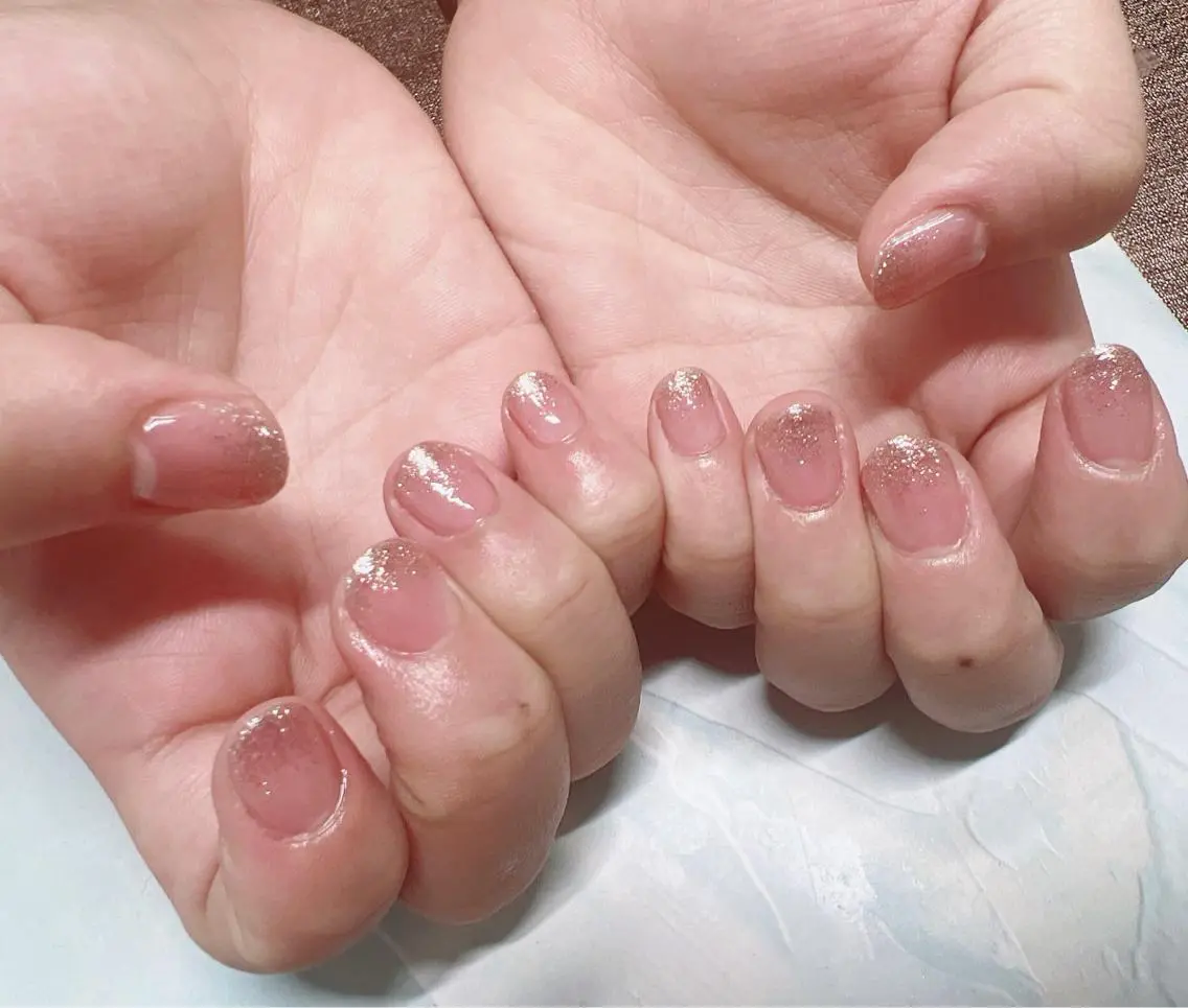 ネイル ゴールド ラメ(グリッター) ラメグラデーション ハンドネイル mogunail &blowのネイルデザイン