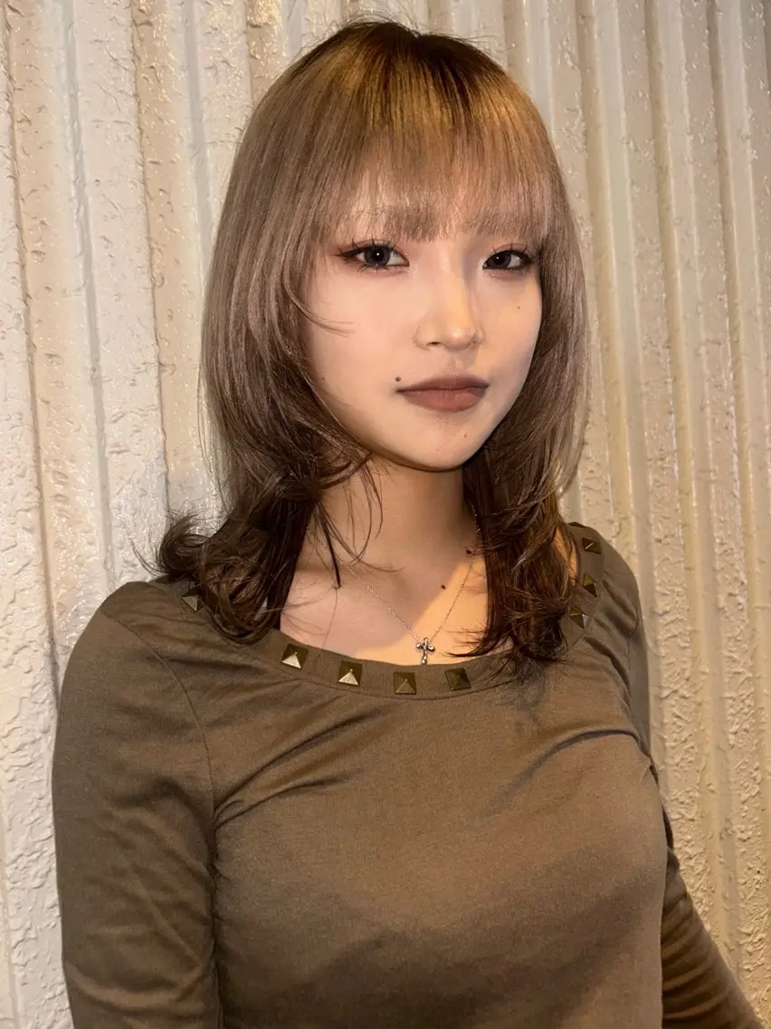 ミディアム カラー スギヤマ シユのヘアスタイル