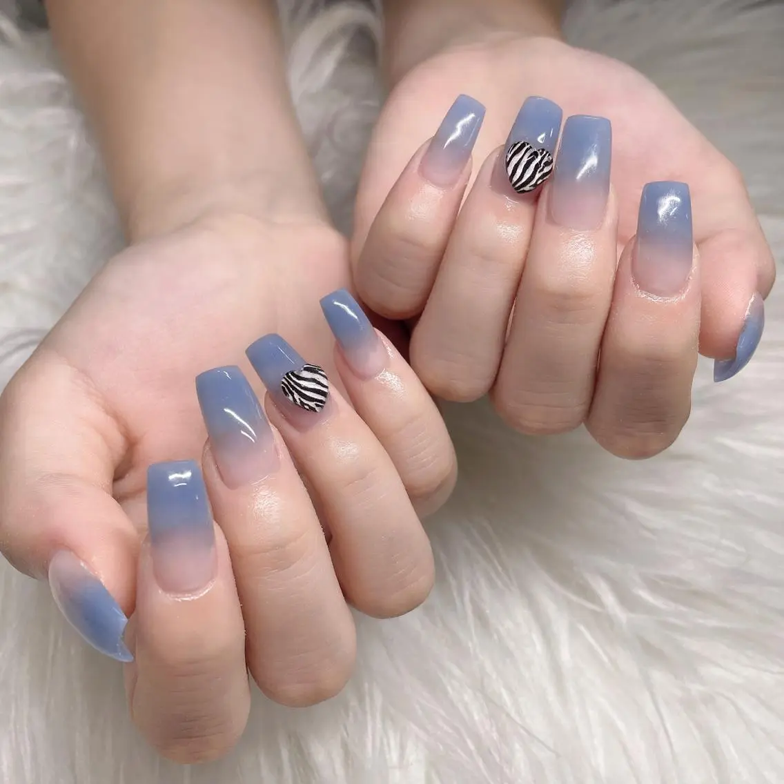 ミディアム ネイル Y. Sのネイルデザイン
