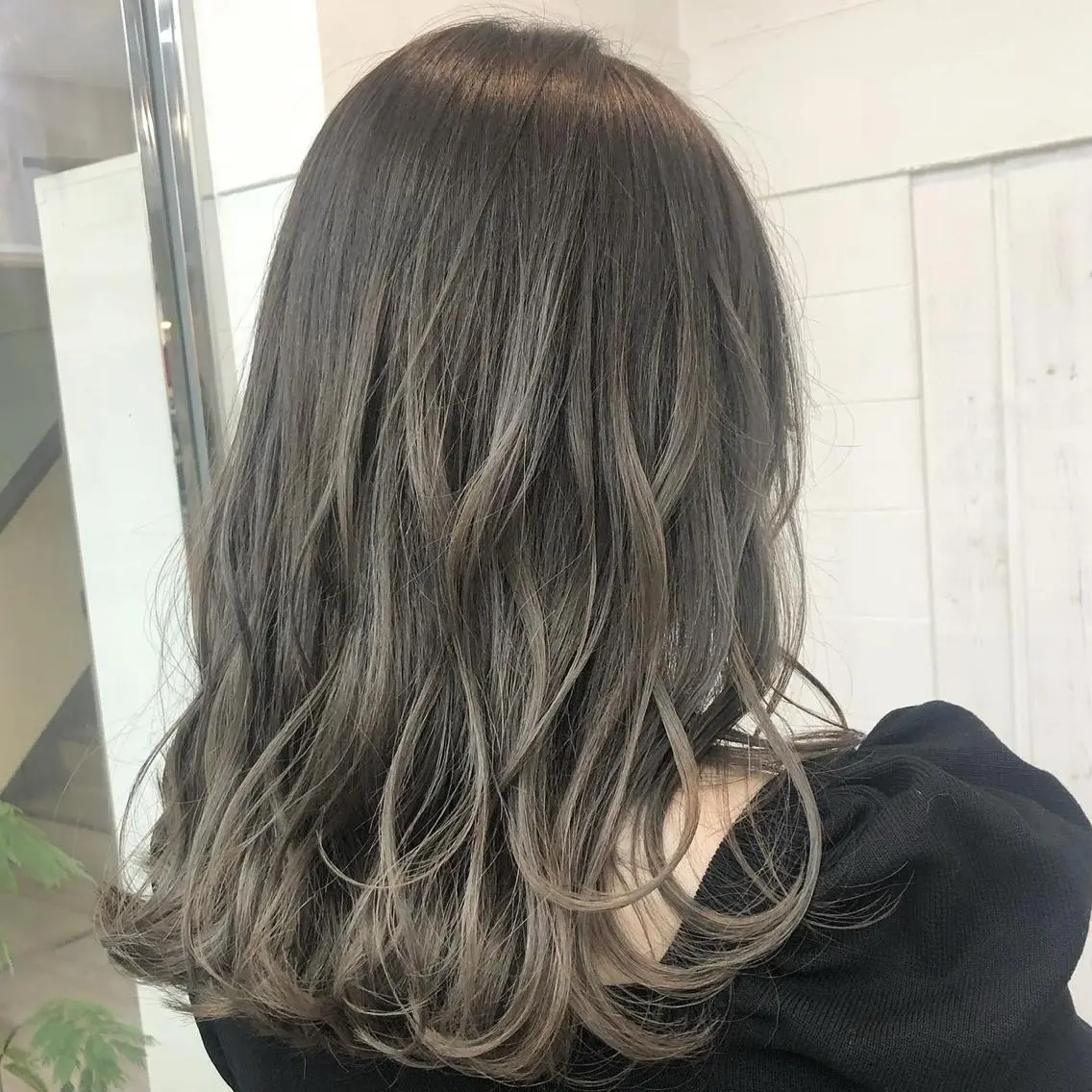 ミディアム カラー ヘアアレンジ アディクシーカラー ベージュカラー フォギーベージュ ハイトーンカラー N° uairo 川崎店【ユアイロ】のヘアスタイル