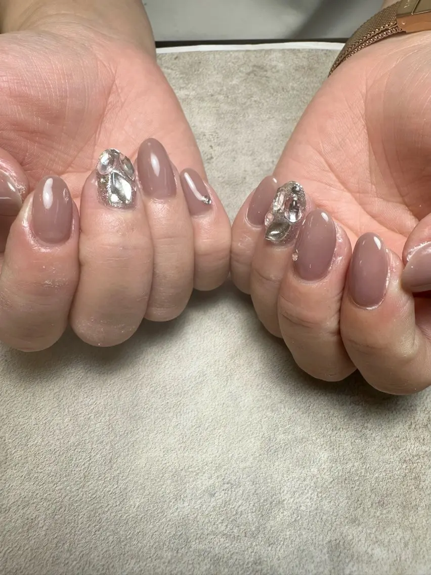 ネイル 入学式 卒業式 ストーンネイル nailroom Anmie.のネイルデザイン