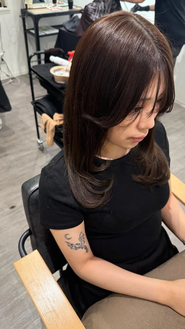 セミロング カラー ブラウンカラー オリーブブラウン カット ヘアカラー トリートメント 艶髪レイヤー上田 紗也🇰🇷💗のヘアスタイル
