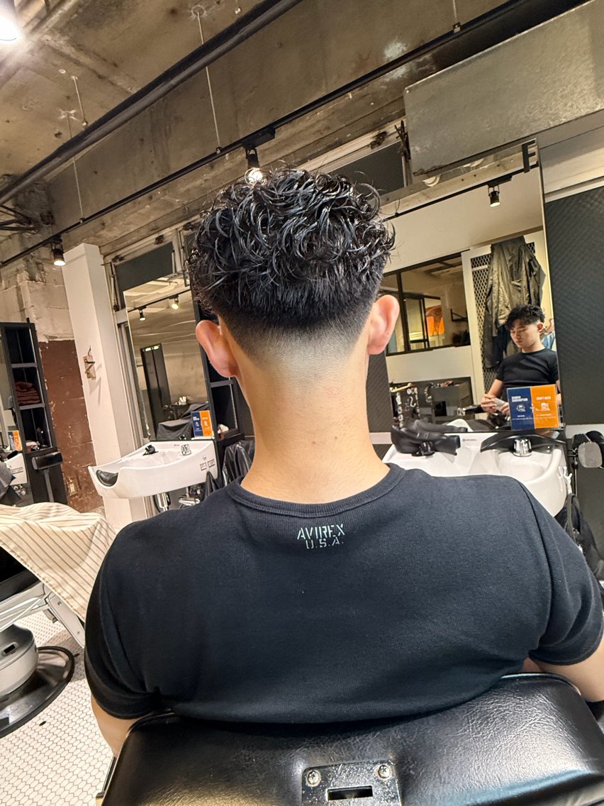 パーマ メンズ フェードカット 岩波 俊貴のヘアスタイル