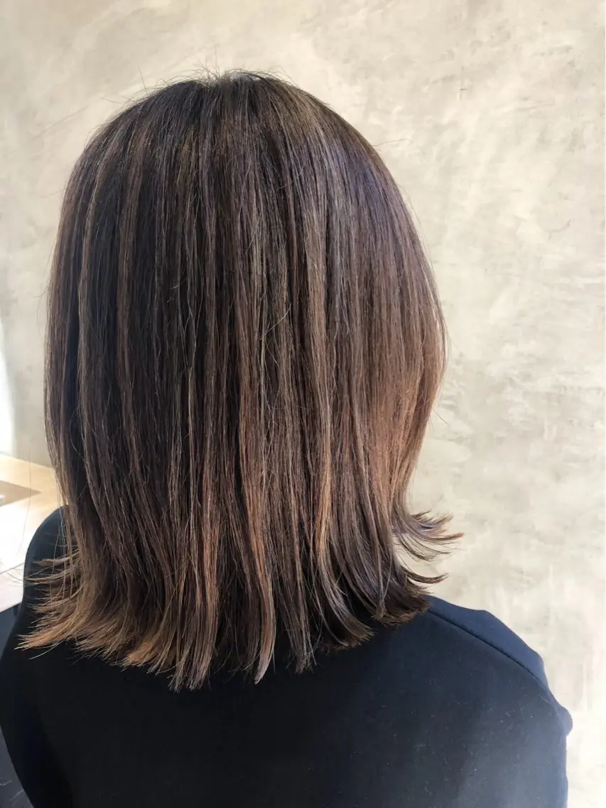 ミディアム ブリーチなしWカラー 🌷宮部楓奈のヘアスタイル