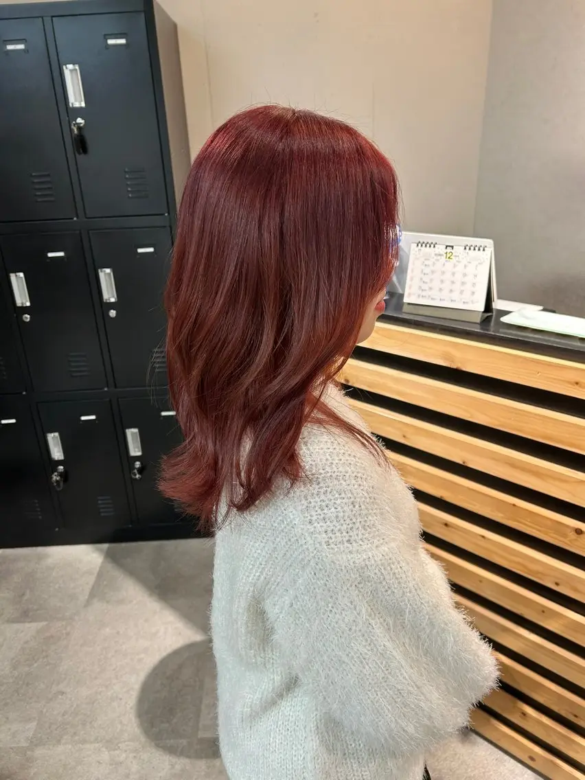 ミディアム カラー レッドカラー ヘアカラー トリートメント ウルフカット レイヤーカット上柿のヘアスタイル