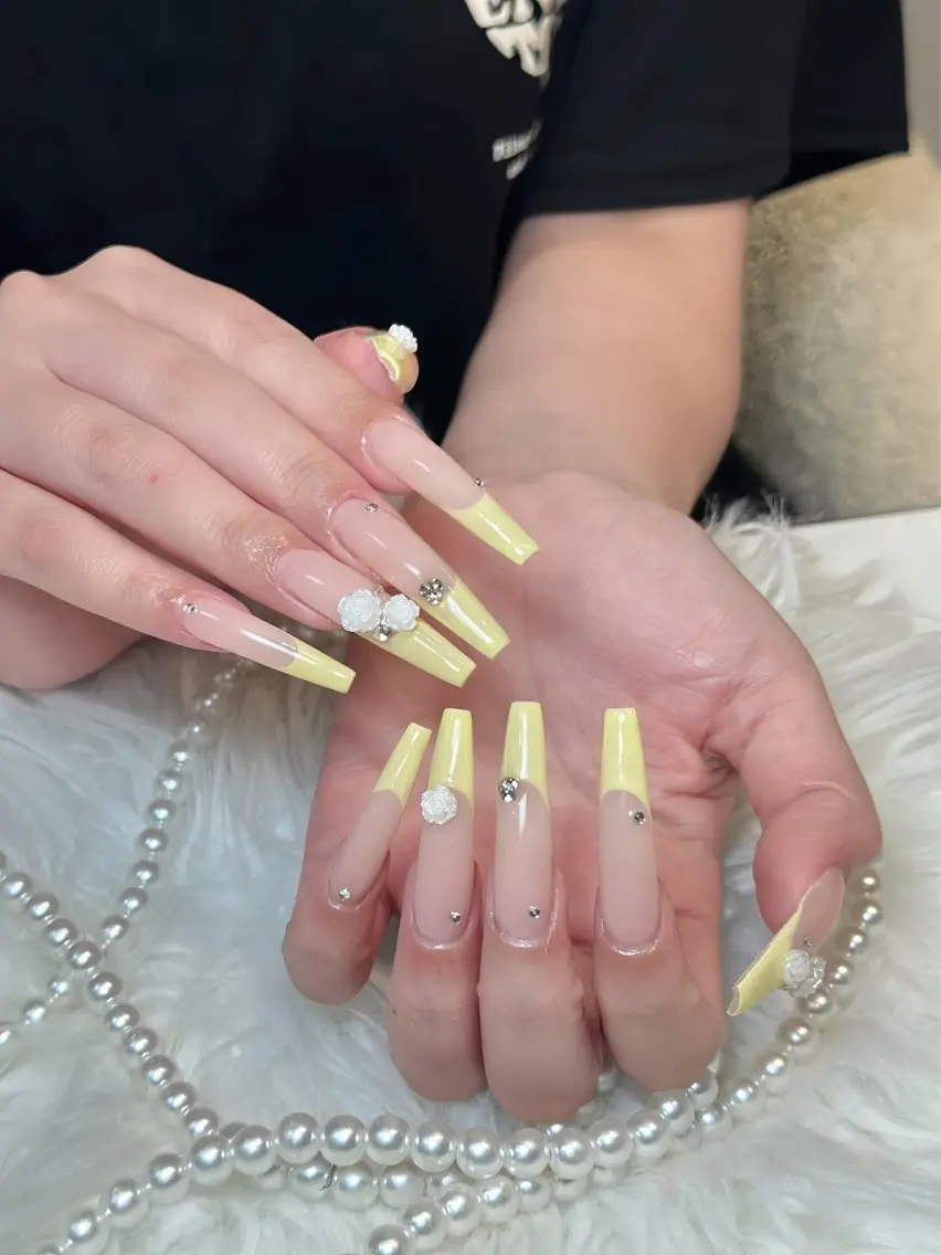 ネイル チークネイル ドット フレンチネイル グラデーション ハート ハンドネイル Julli NailStudioのネイルデザイン