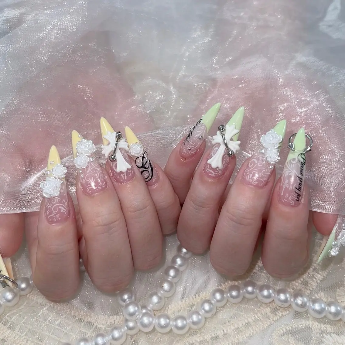 ネイル オーロラネイル 長さ出し フラッシュネイル フレンチネイル ジェルネイル ハンドネイル ハンドケア CiCi Nail Salonのネイルデザイン