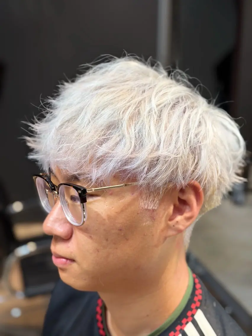 ショート カラー メンズ メンズブリーチ メンズハイトーン ベージュカラー ブリーチ 透明感カラー カット ヘアカラー ヘアセット 最終募集カラー40% OFF1名限定愛須のヘアスタイル