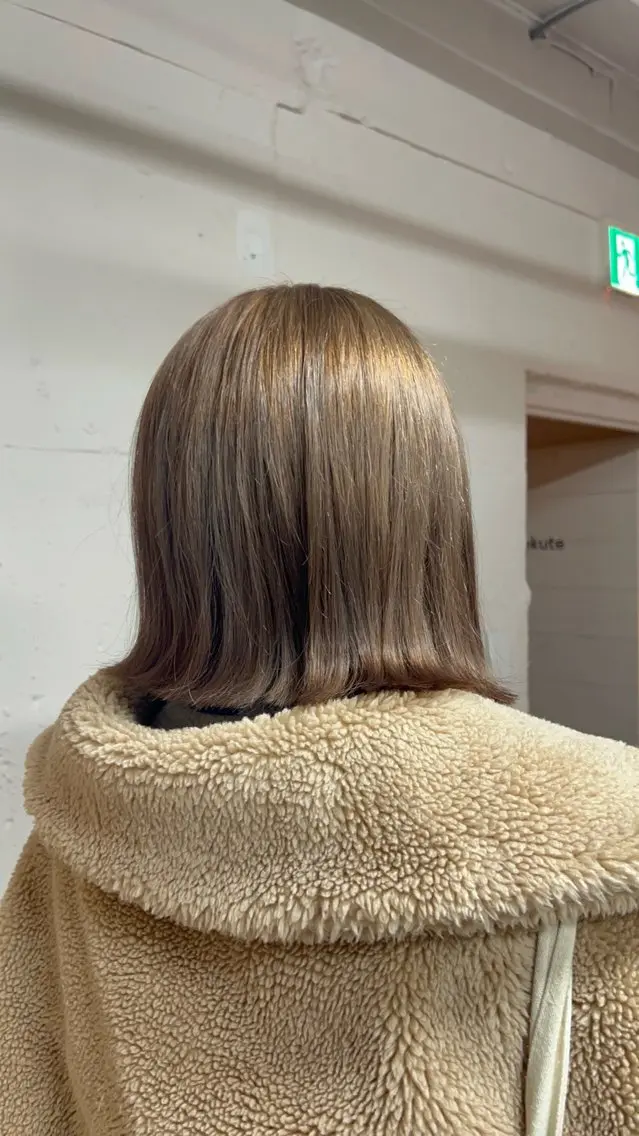 ミディアム カラー ベージュカラー ブリーチ カット ヘアカラー 🎀tokute ナオ🧸のヘアスタイル