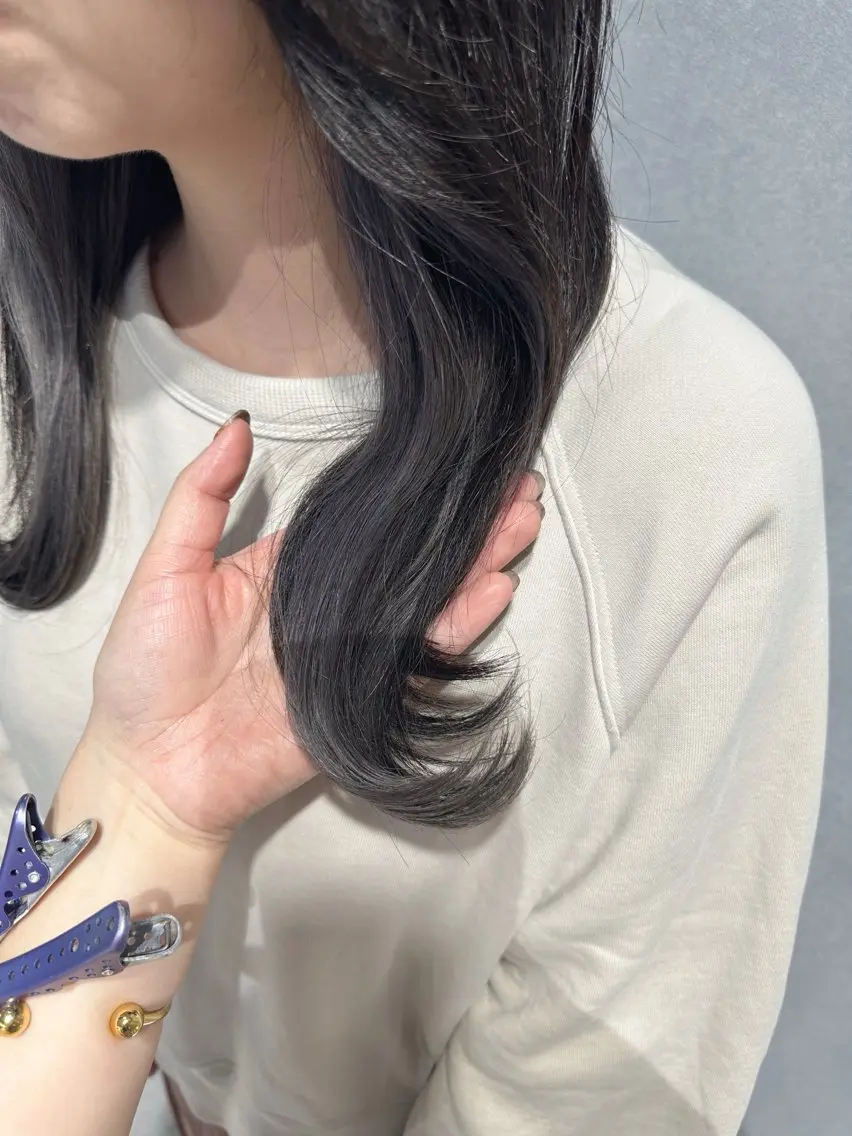セミロング カラー ブリーチ カット ヘアカラー 唐澤 千尋のヘアスタイル