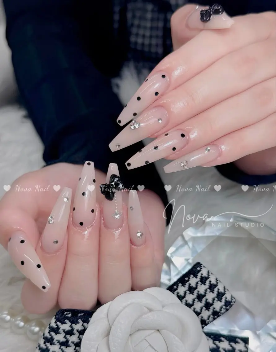 ネイル チークネイル フレンチネイル ジェルネイル ガラスフレンチ 韓国ネイル ハンドネイル Kitty Nail Novaのネイルデザイン
