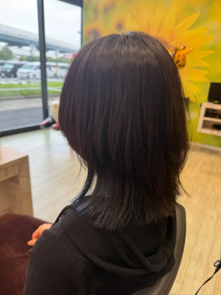 ミディアム カット ヘアカラー NYNY四條畷 嶌野衣純のヘアスタイル