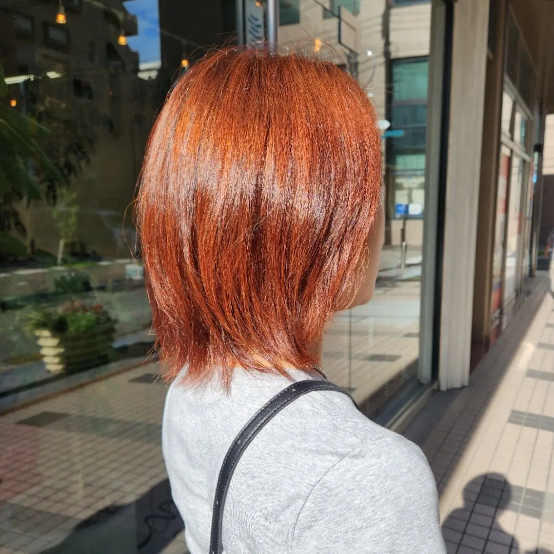 ミディアム カラー ハイライトカラー オレンジ ハイライト カット ヘアカラー FORME野口 晴香のヘアスタイル