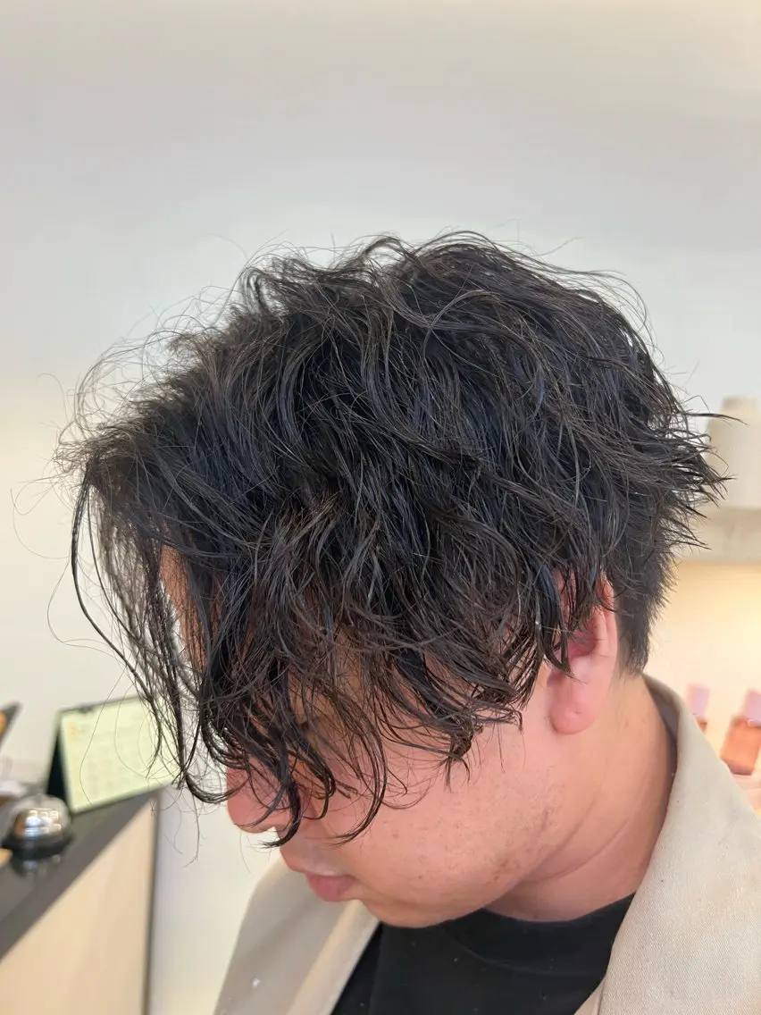 ミディアム パーマ メンズ ミディアムパーマ メンズパーマ カット パーマ トリートメント 🇺🇸サーフカール 🇺🇸ケンシロウのヘアスタイル
