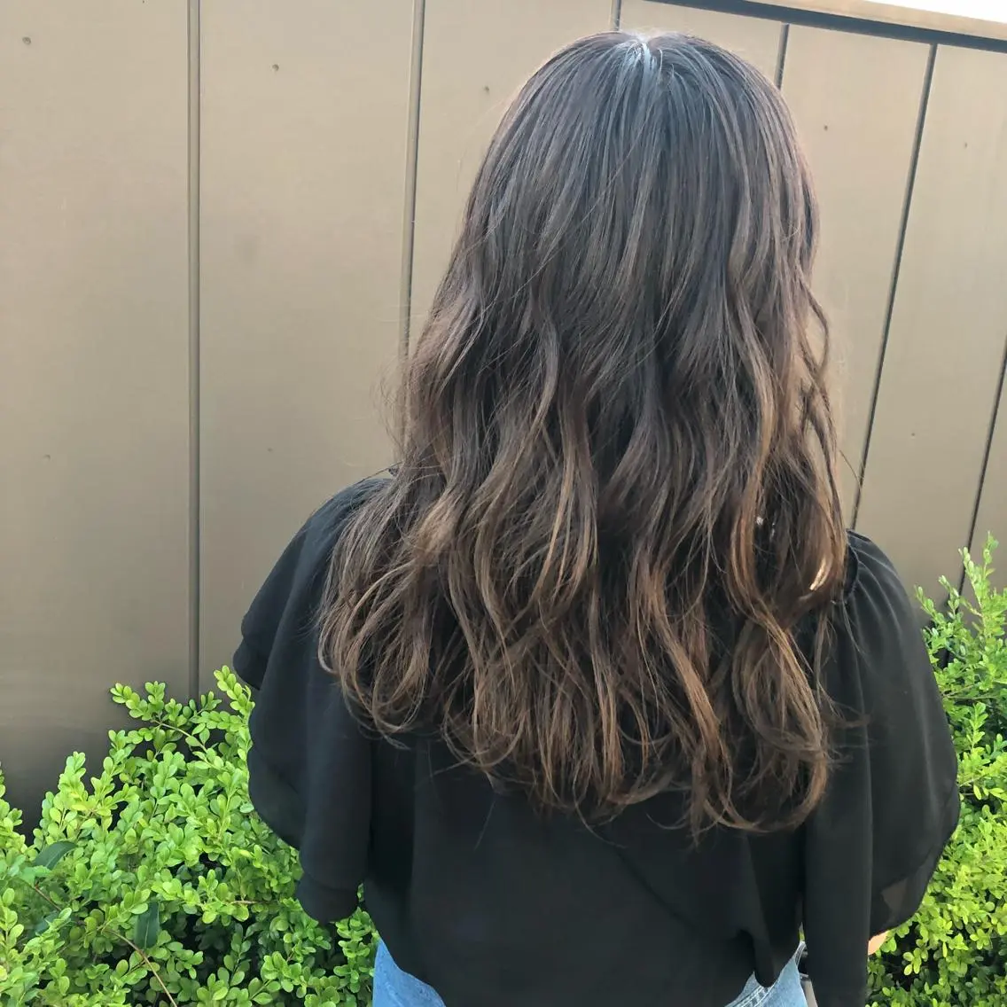 ロング カラー MIOベージュカラー 柔らかいカラーのヘアスタイル