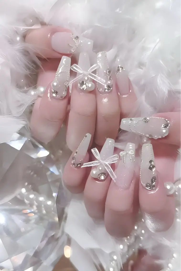 ネイル 長さ出し キラキラネイル 韓国ネイル ロングネイル ワンホンネイル ハンドネイル Josie nail salonのネイルデザイン