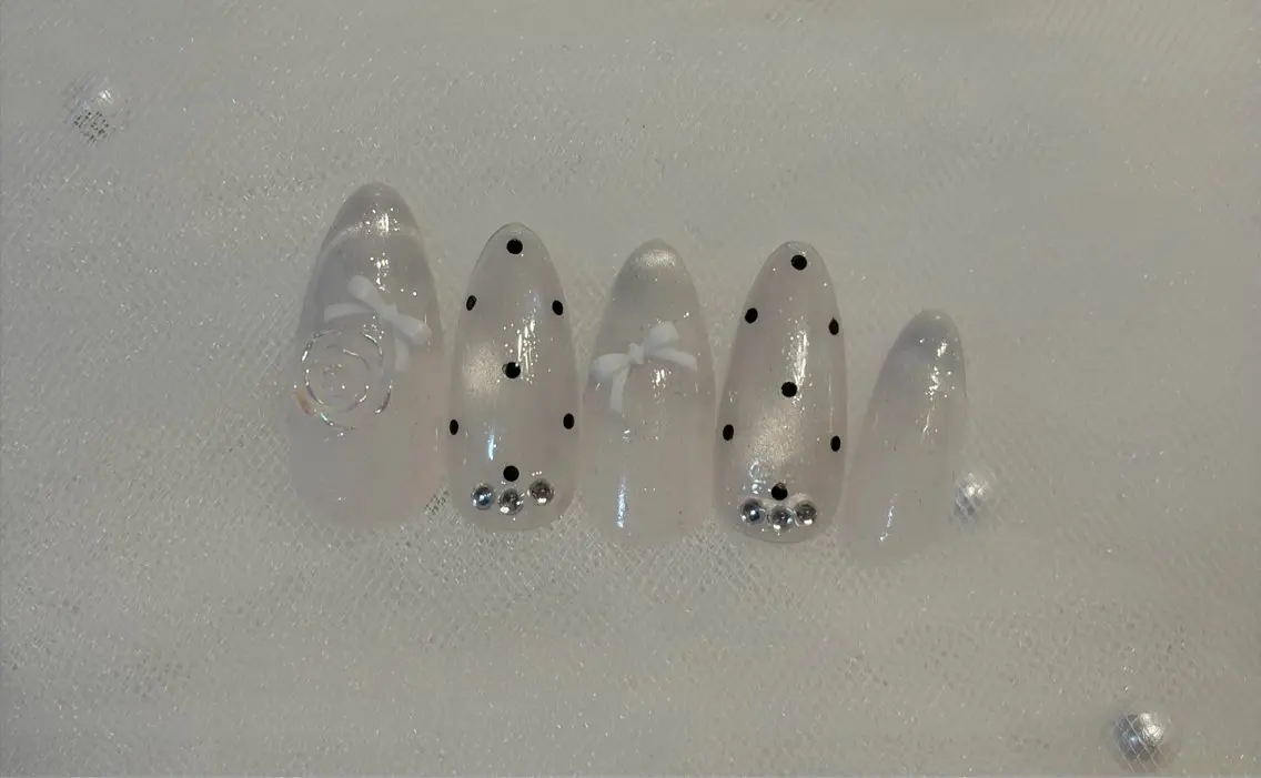 ネイル ドット マグネットネイル M🎀 nailのネイルデザイン