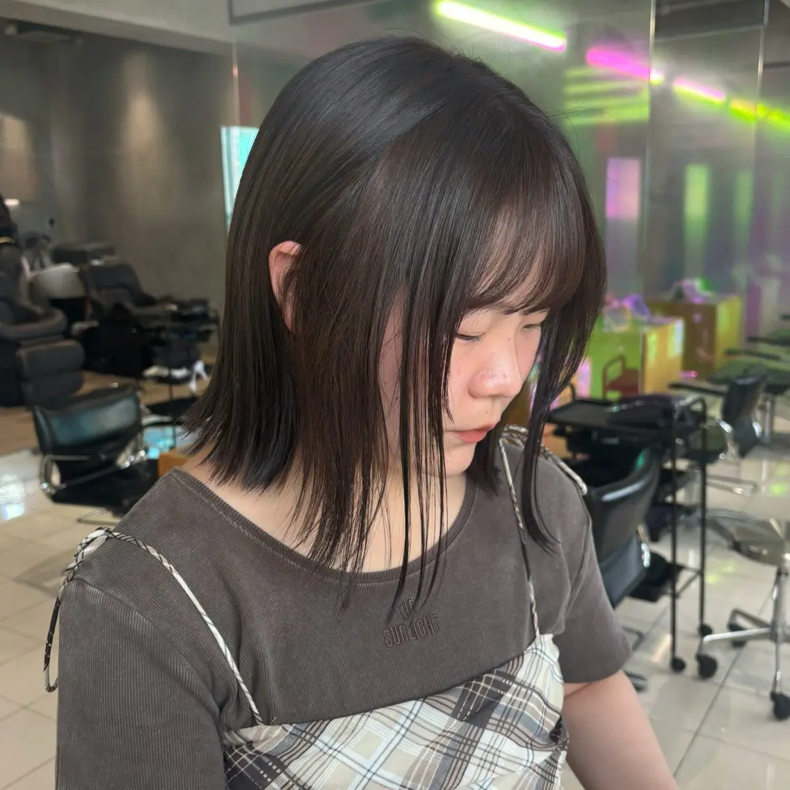 ミディアム カラー ヘアカラー トリートメント 🧸柔らかベージュ/ 顔周りレイヤー/ミクのヘアスタイル