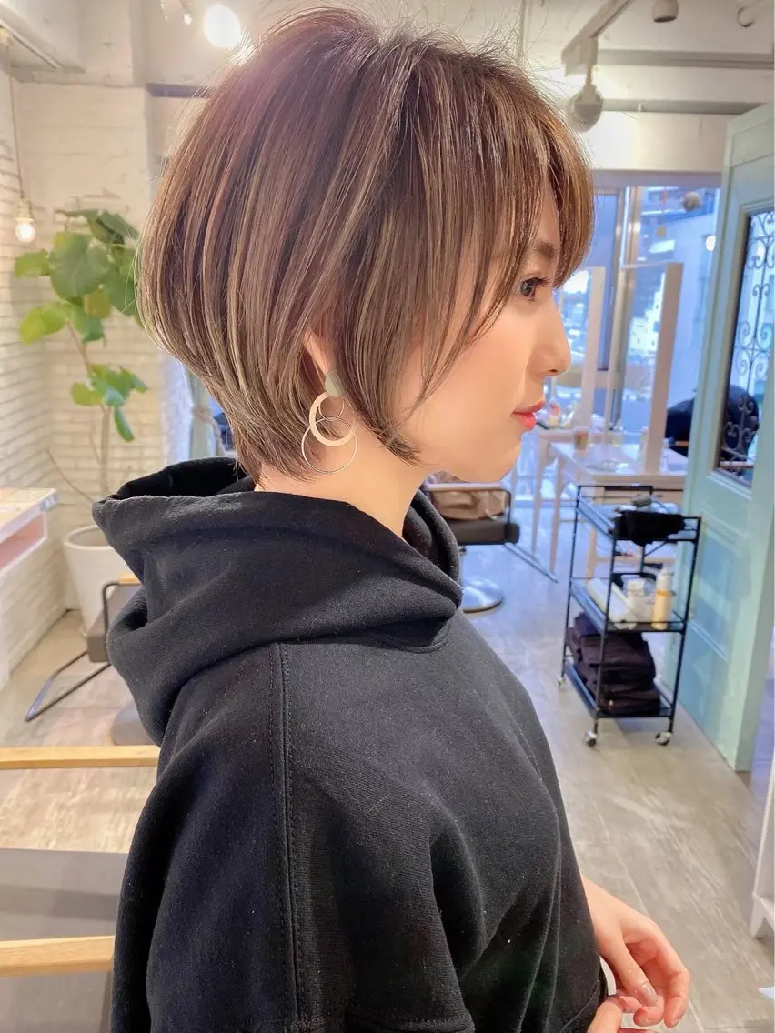 ショート くびれヘア 顔周りカット ハッシュカット 髪質改善 韓国風ヘア カット ヘアカラー トリートメント 博多ベージュ 🐻松井傑のヘアスタイル