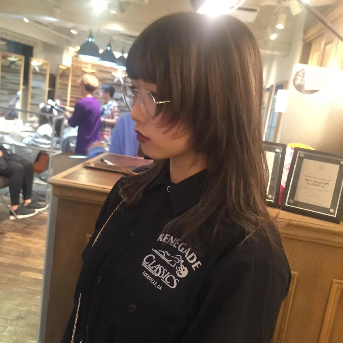 セミロング カラー ウルフカット ホワイト&レイヤーカ ットエクステ長畠俊輔のヘアスタイル