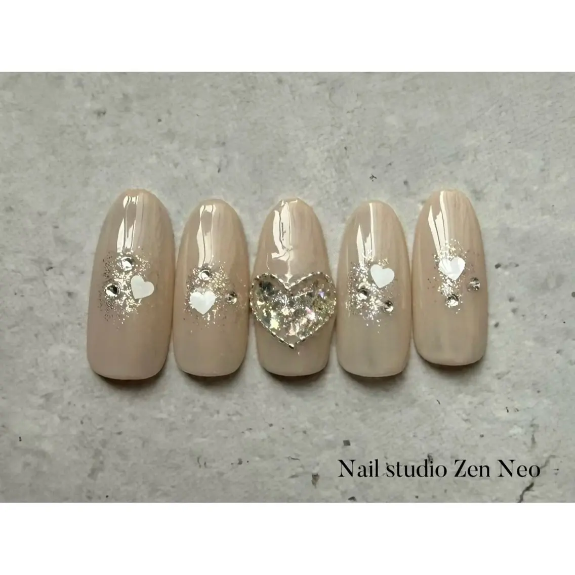 ネイル ハート ホワイト ハンドネイル Zen Neo / SEINA🎀のネイルデザイン