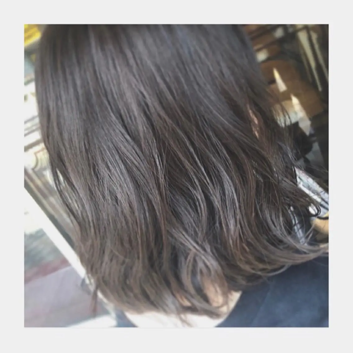 ミディアム カラー ヘアアレンジ グレージュ 小國 綾かのヘアスタイル