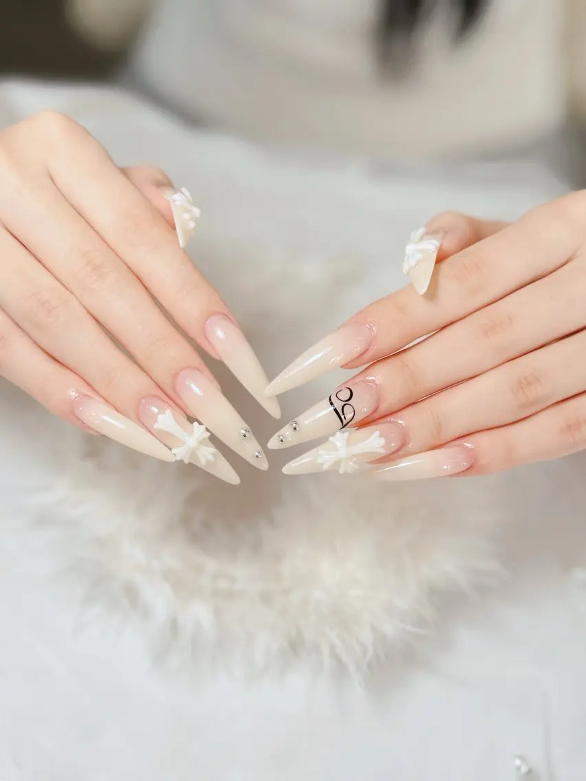 セミロング ハンドネイル Bibi nail Osakaのネイルデザイン