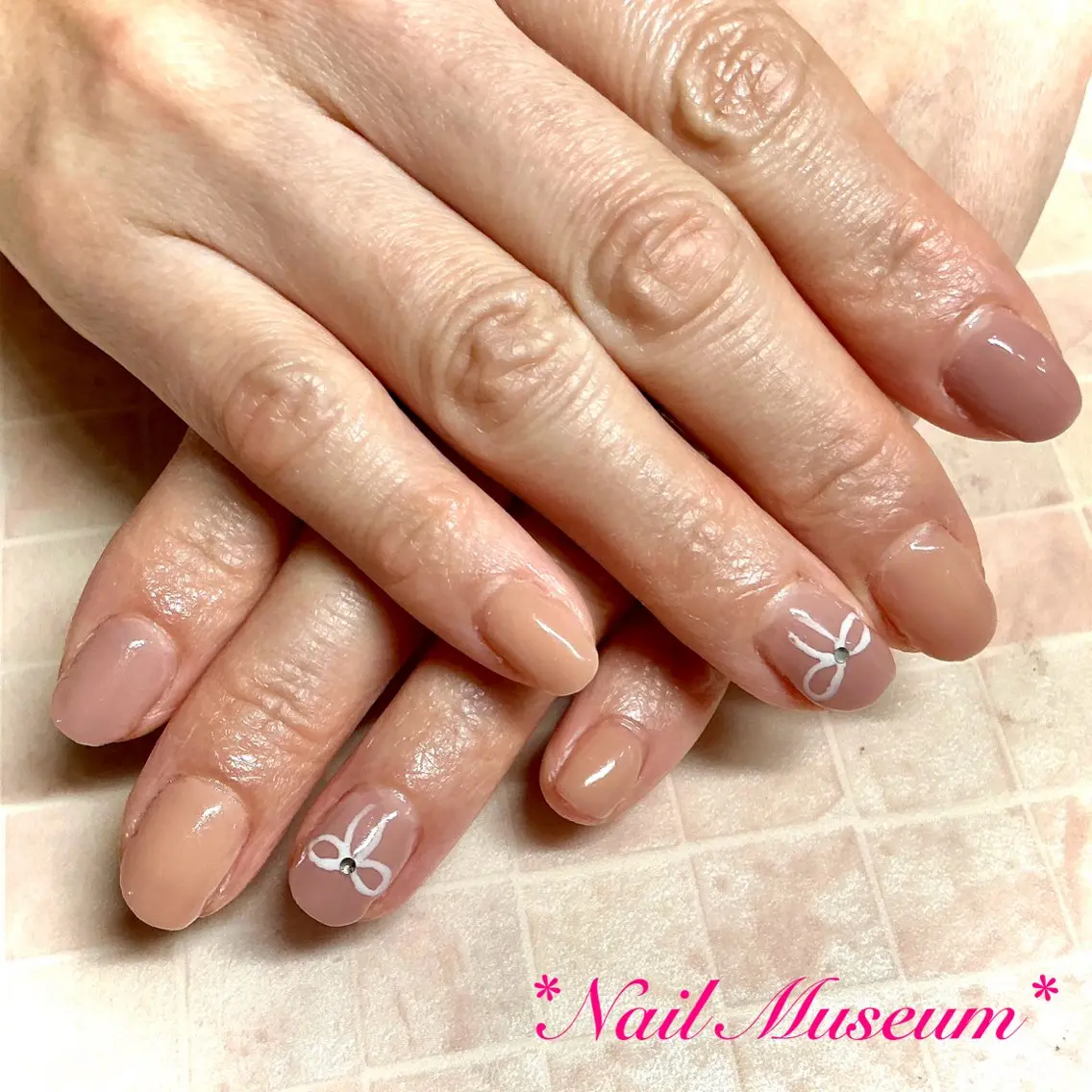 ネイル ブルー ジェルネイル ワンカラーネイル パラジェル リボン nailmuseum KAMATARIのネイルデザイン