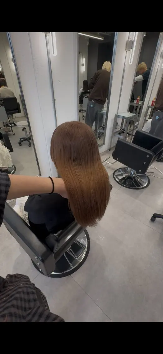 カラー ベージュカラー ブリーチ ミルクティーベージュ カット ヘアカラー トリートメント 加藤 麻夢のヘアスタイル