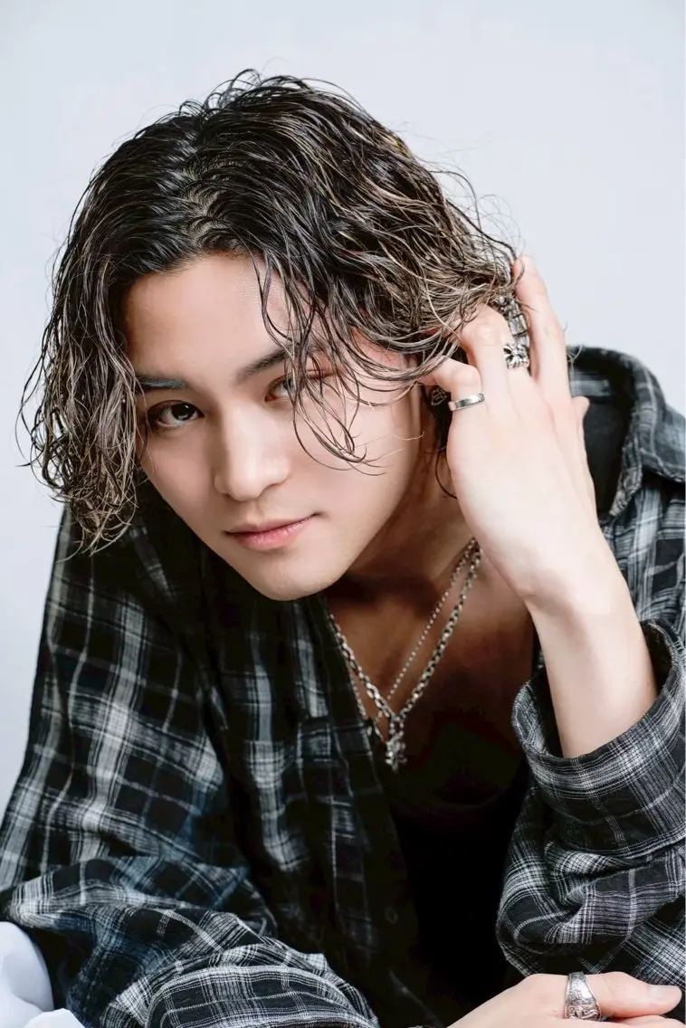 ミディアム ヘアカラー 角戸 嵐のヘアスタイル