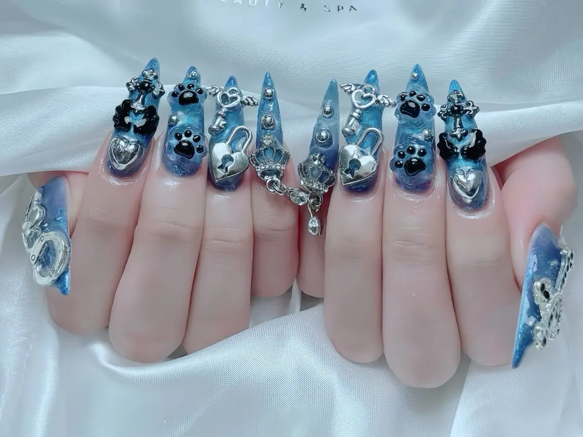 ネイル アニマル柄 ボルドー ブラウン チークネイル フレンチネイル ハンドネイル Rin Nail 新大久保店のネイルデザイン