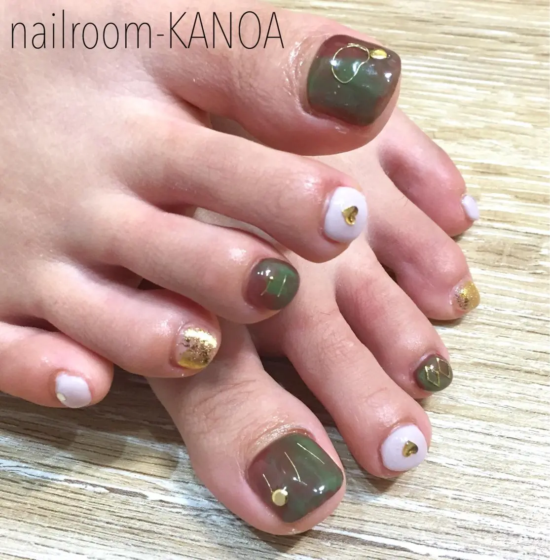 ショート ネイル フットネイル ニュアンスネイル nailroom- KANOAのネイルデザイン