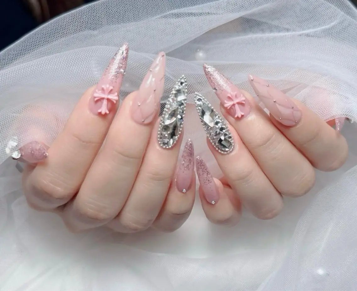 ネイル アートネイル ボルドー フレンチネイル ジェルネイル 氷ネイル・うるうるネイル ハンドネイル Julie NailSalonのネイルデザイン
