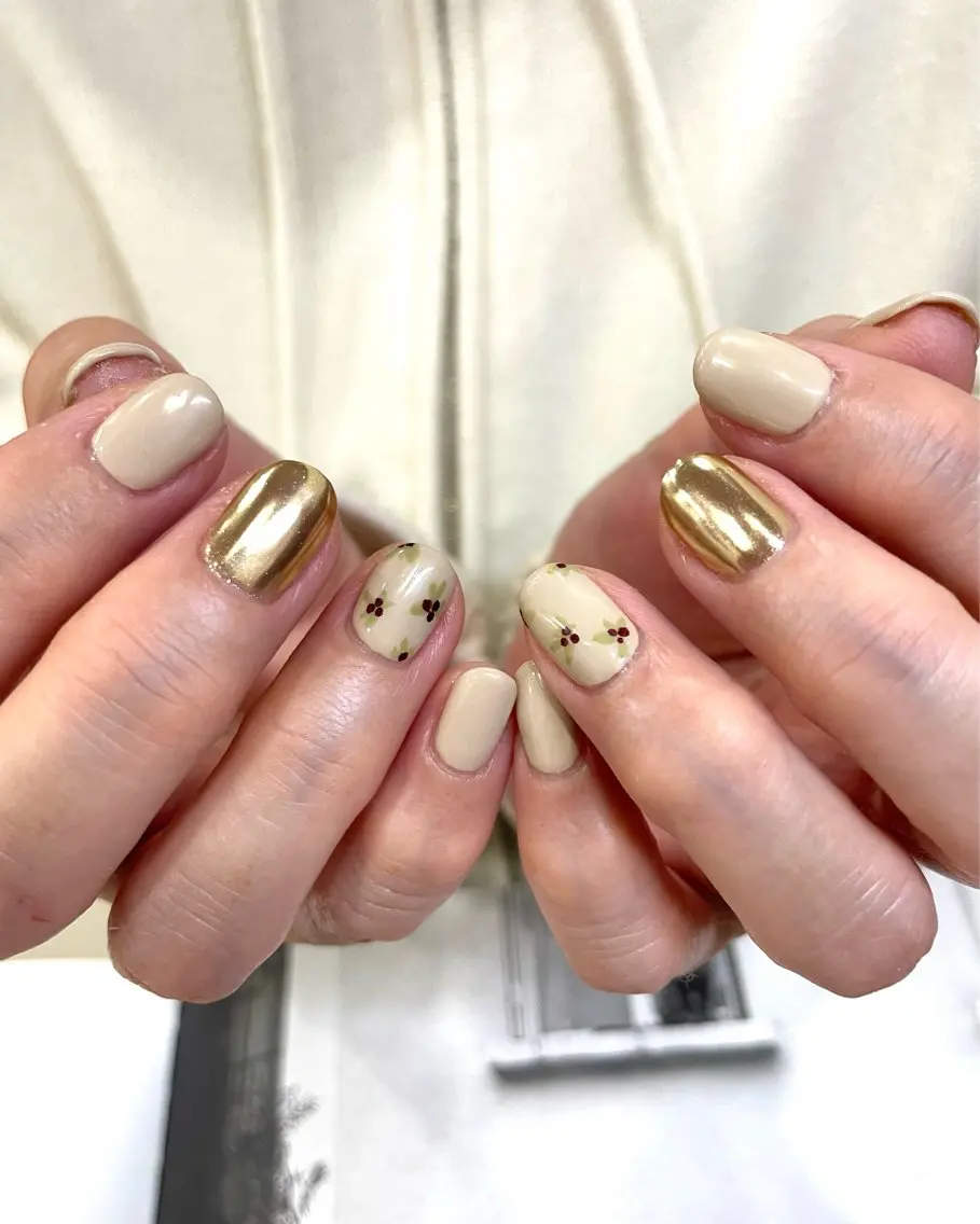 ネイル アートネイル ゴールド ミラーネイル 冬ネイル クリスマス nailsalon amity🌿池田のネイルデザイン