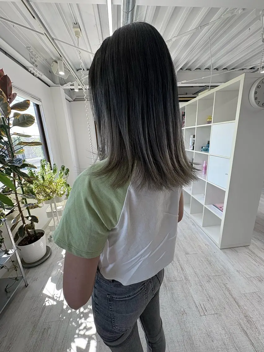ミディアム カラー ヘアカラー 小山 明菜のヘアスタイル