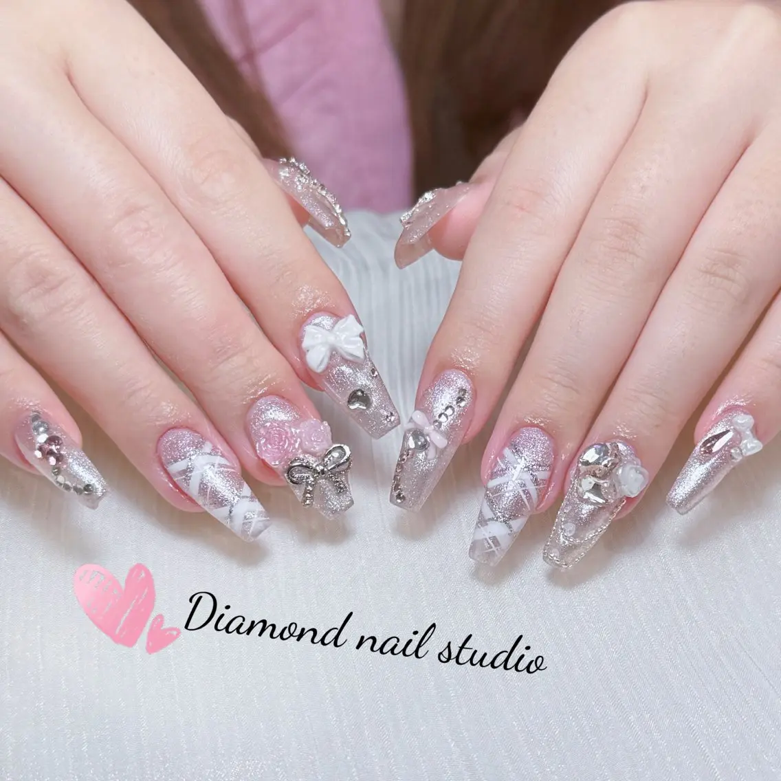ネイル アートネイル オーロラネイル フラッシュネイル ガーリー キラキラネイル ハンドネイル Una NAILMANAMIのネイルデザイン