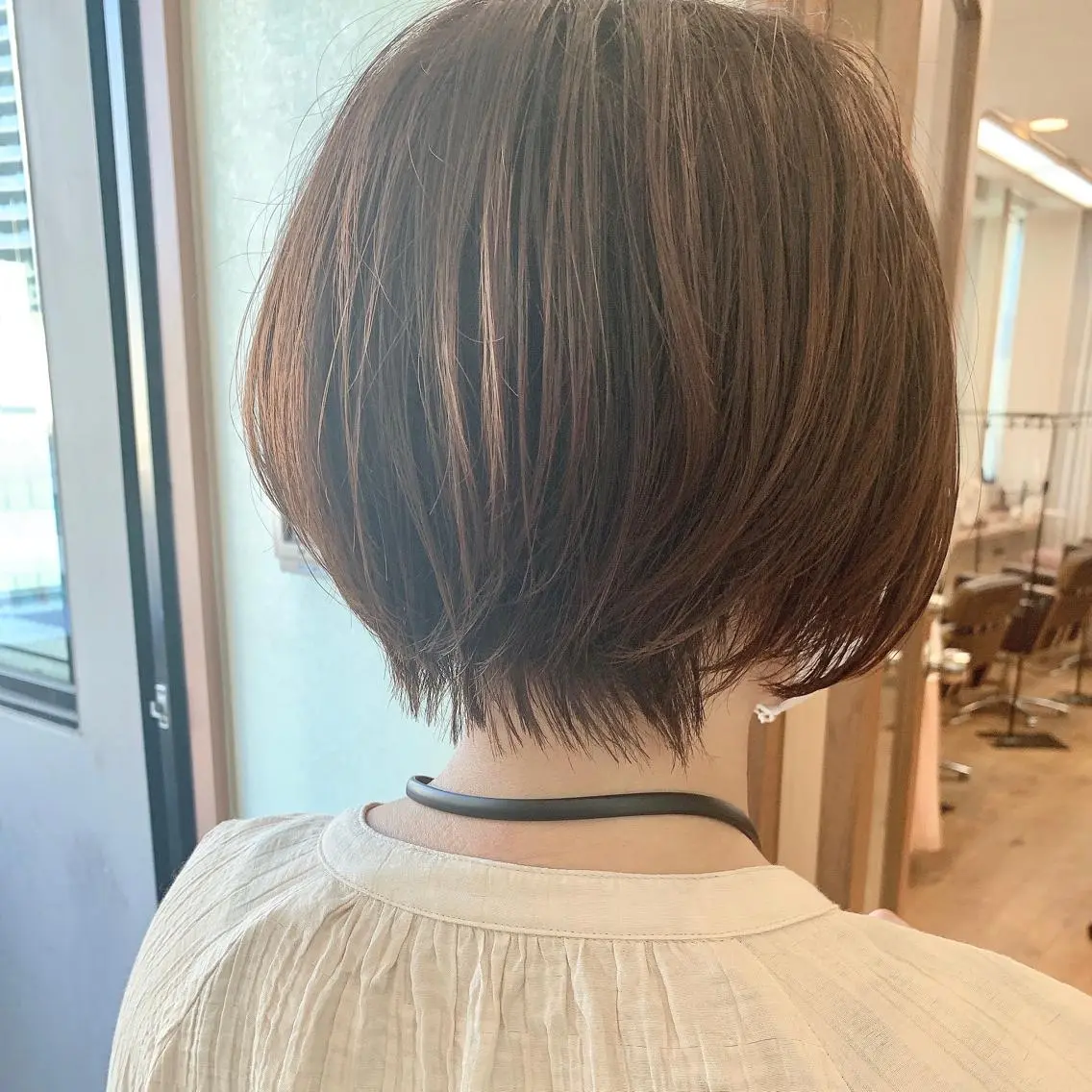 ショート カラー ショートボブ 丸みショート アッシュ ベージュカラー ボブ NUMBER_ ユイナのヘアスタイル