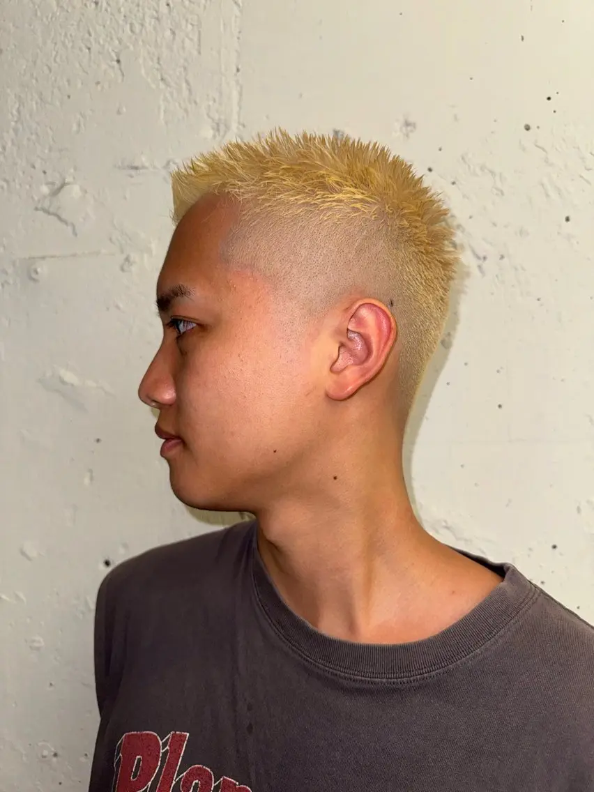 ショート カラー メンズ メンズブリーチ フェードカット メンズショート スキンフェード スパイキーショート カット ヘアカラー トリートメント 💈メンズ特化💈 TASUKUのヘアスタイル