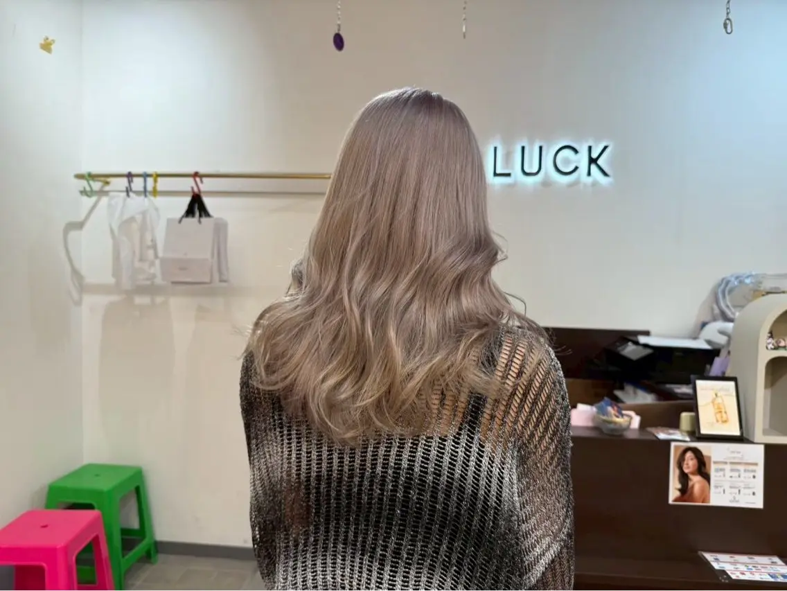 セミロング カラー LUCK ユナのヘアスタイル