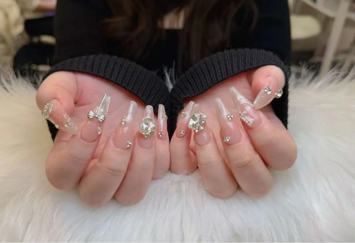 ネイル グラデーション キラキラネイル ワンカラーネイル 冬ネイル Jenn Nail Salonのネイルデザイン