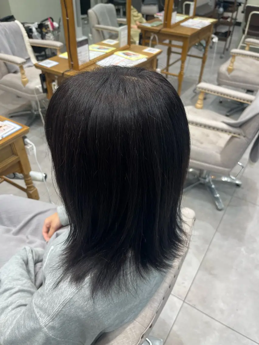 セミロング カラー グレージュ アイスグレージュ 川村 治士のヘアスタイル