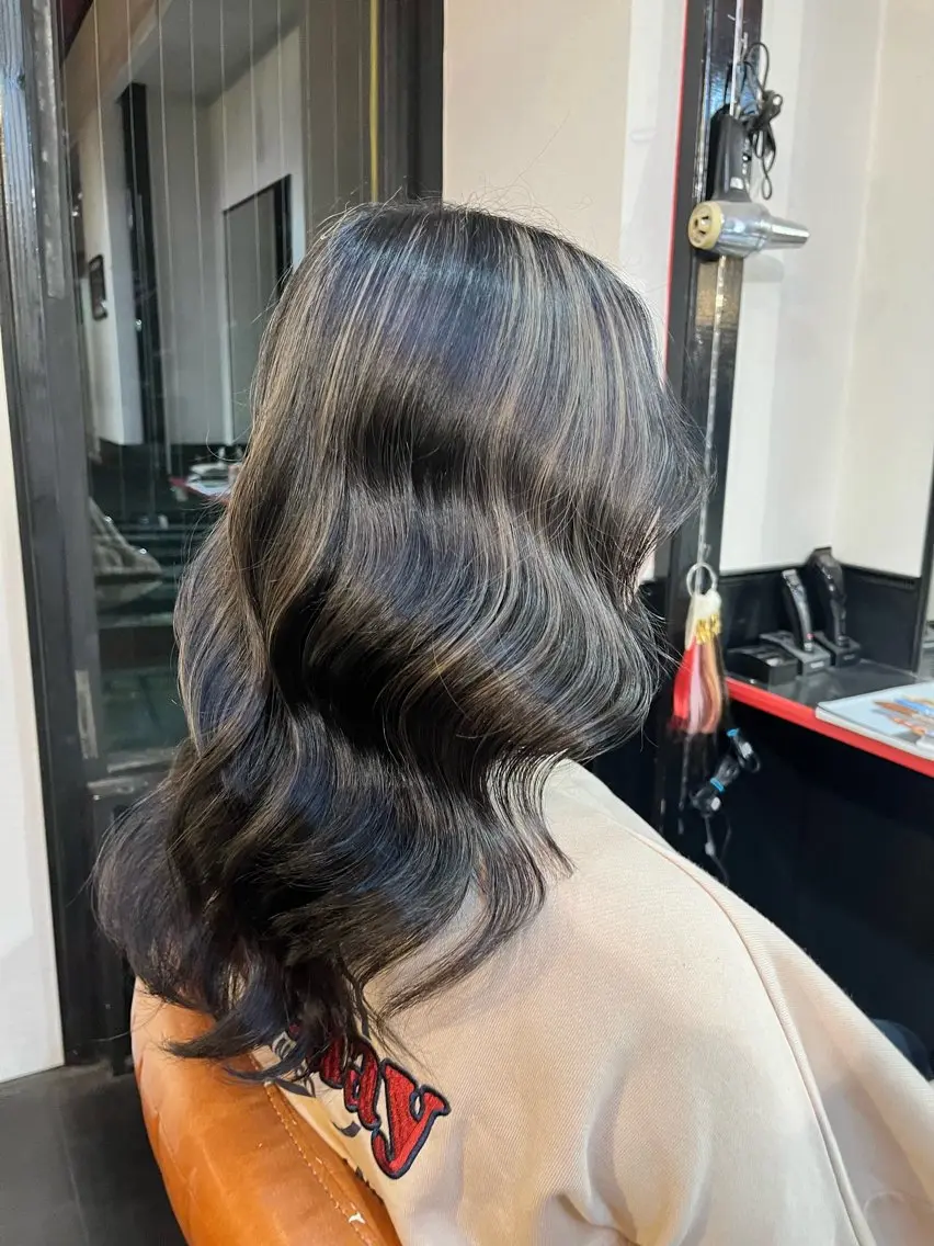 カラー ハイライトカラー スズキ リコのヘアスタイル