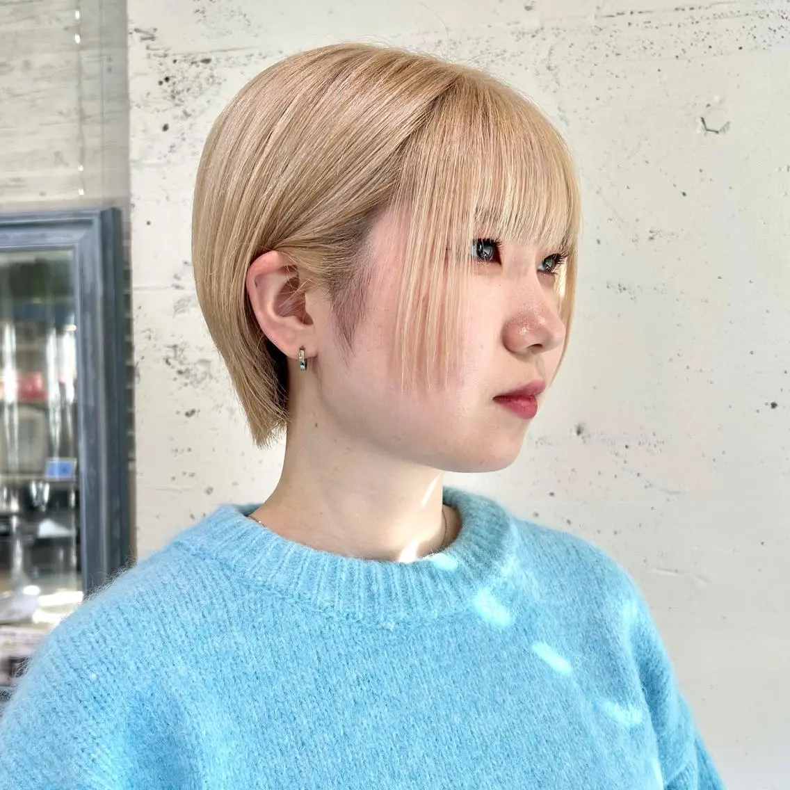 ショート カラー ブリーチ 抜きっぱなしブロンド ブロンド ハイトーンカラー ヘアカラー トリートメント ハイトーン🤍 古江 実夢のヘアスタイル