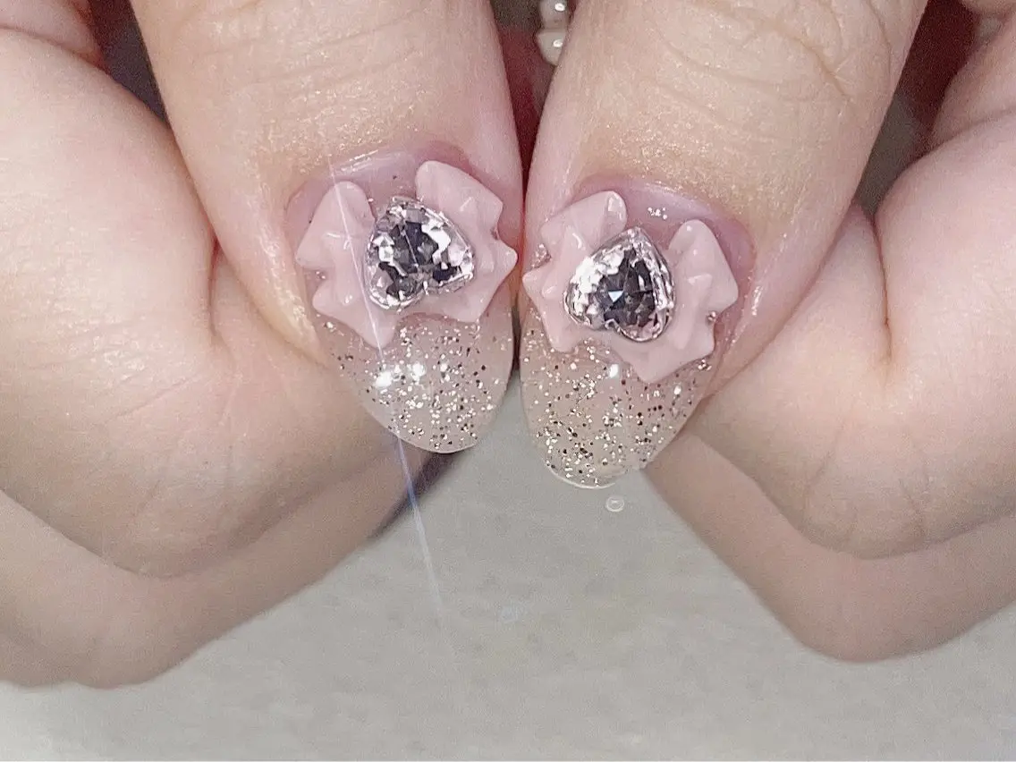 ネイル キラキラネイル ラメ(グリッター) 持ち込み リボン ストーンネイル Minami Nailのネイルデザイン