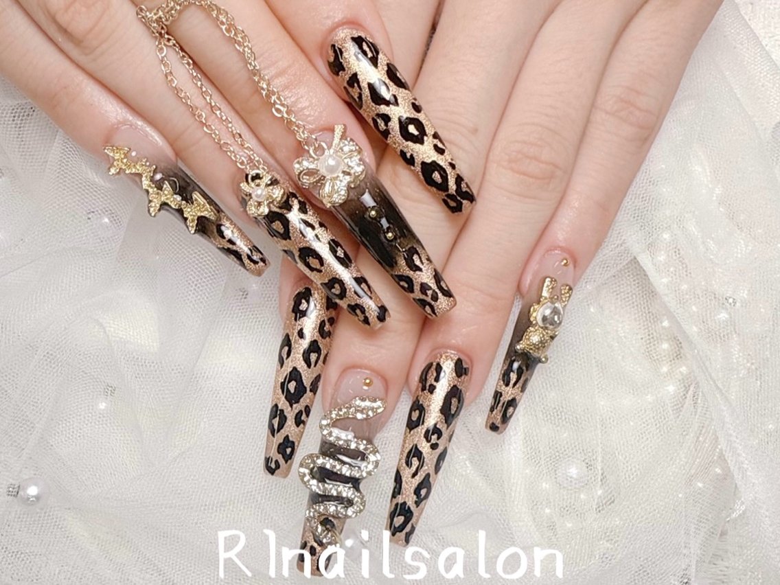 ネイル ジェルネイル 韓国ネイル マグネットネイル 持ち込み ワンカラーネイル ハンドネイル ハンドケア R1🎀Nail💕 池袋東口店のネイルデザイン