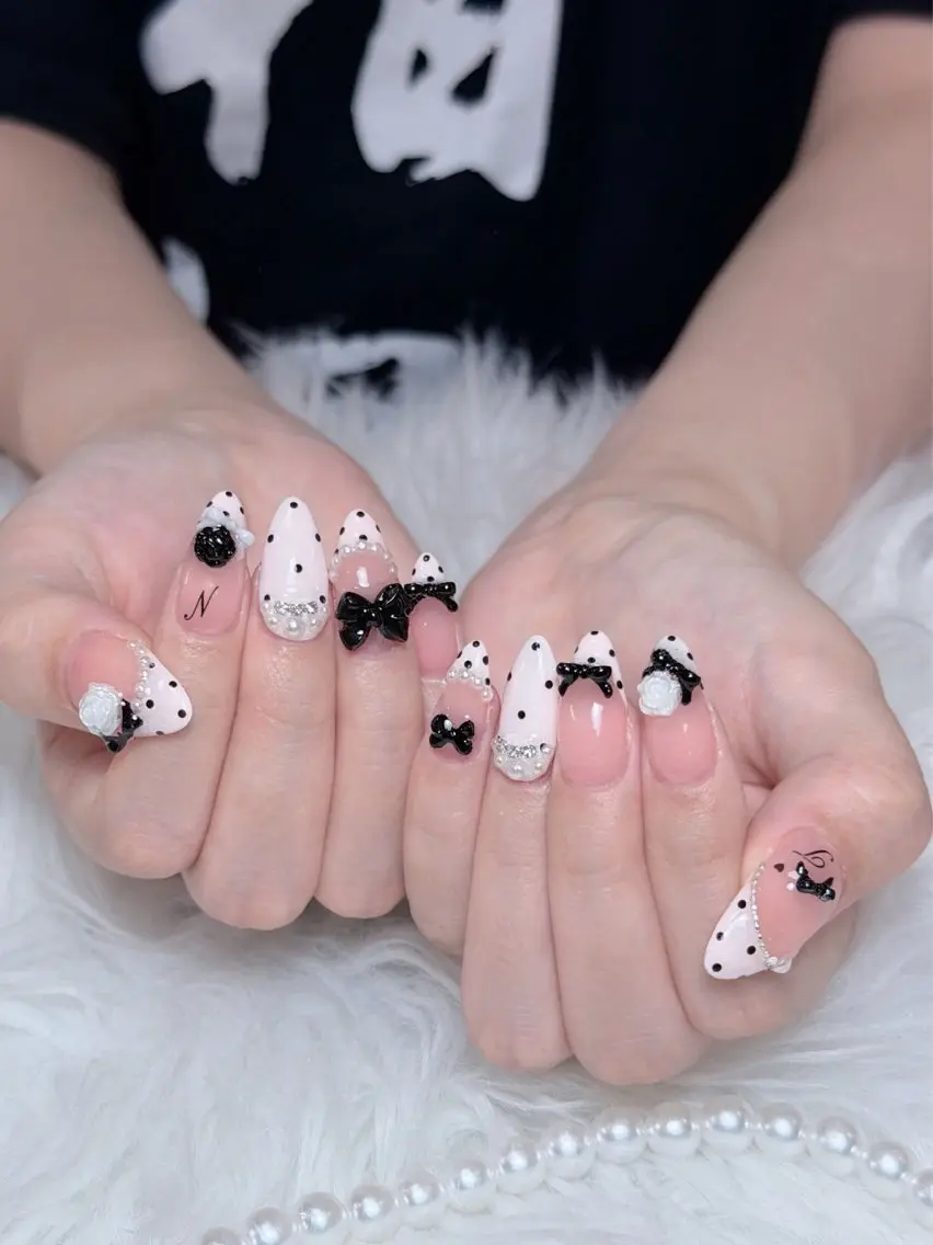 ネイル チークネイル ドット フレンチネイル グラデーション ハート ハンドネイル Julli NailStudioのネイルデザイン