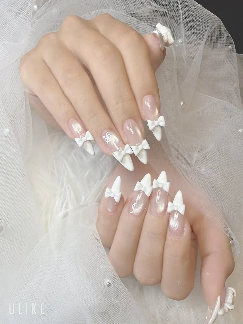 ネイル アートネイル オーロラネイル ボルドー チークネイル フレンチネイル ハンドネイル Sakura Nail Salonのネイルデザイン