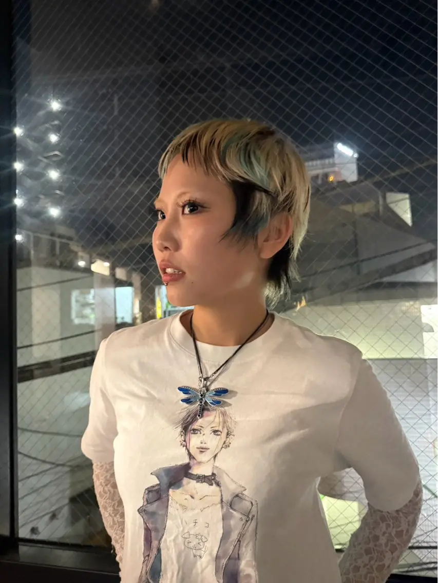 ショート ヘアカラー 原宿ハイトーン aimu🪅のヘアスタイル