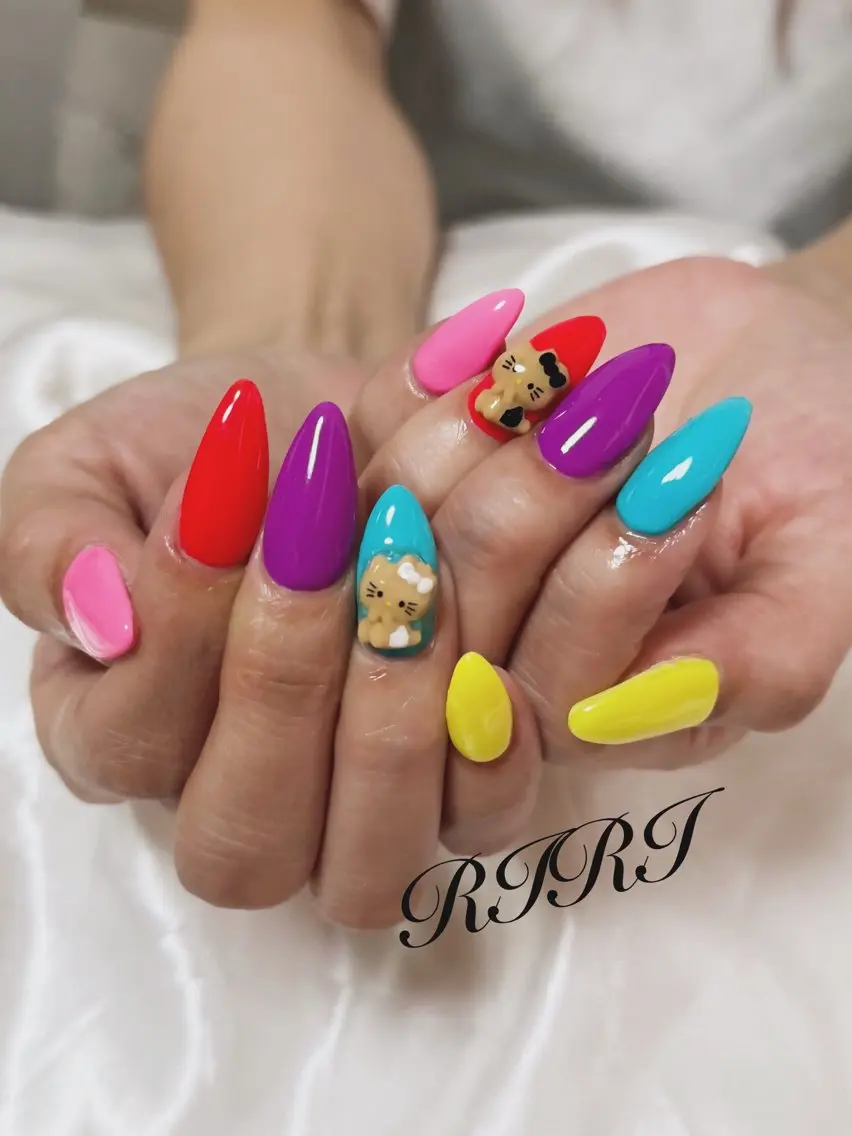 ネイル ジェルネイル キラキラネイル ショートネイル 夏ネイル ハンドネイル riri オーナーのネイルデザイン